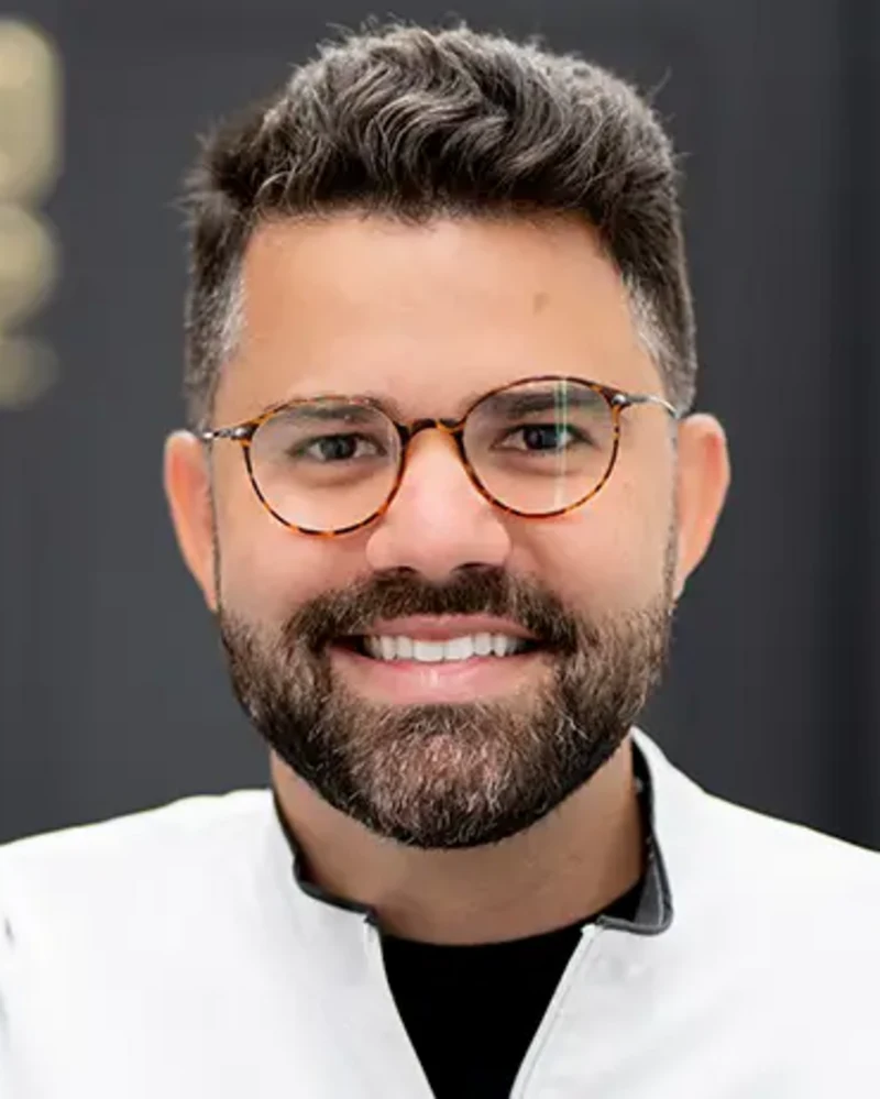 Dr. Pedro Queiroz, cirurgião dentista